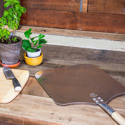 The Complete Backyard Pizza Kitchen 25" Hybrid.