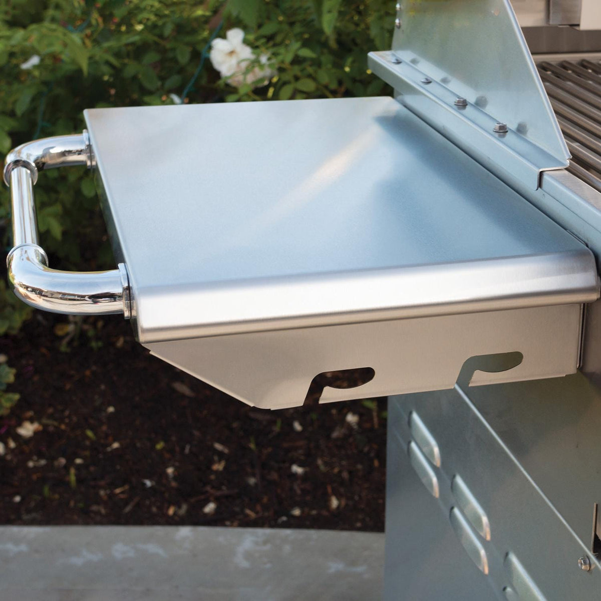 Bull Lonestar Select 30-Inch 4-Burner Freestanding Gas Grill